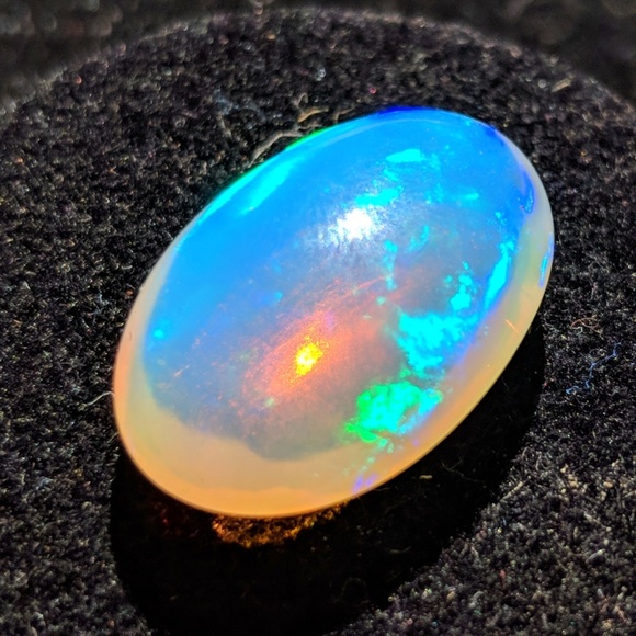 14.85ct. Ethiopian precious Opal Cabochon - Picture 6 of 8